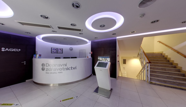 Ruský pacient popsal hrubé chování personálu pražské polikliniky. Ta jeho slova vyvrací