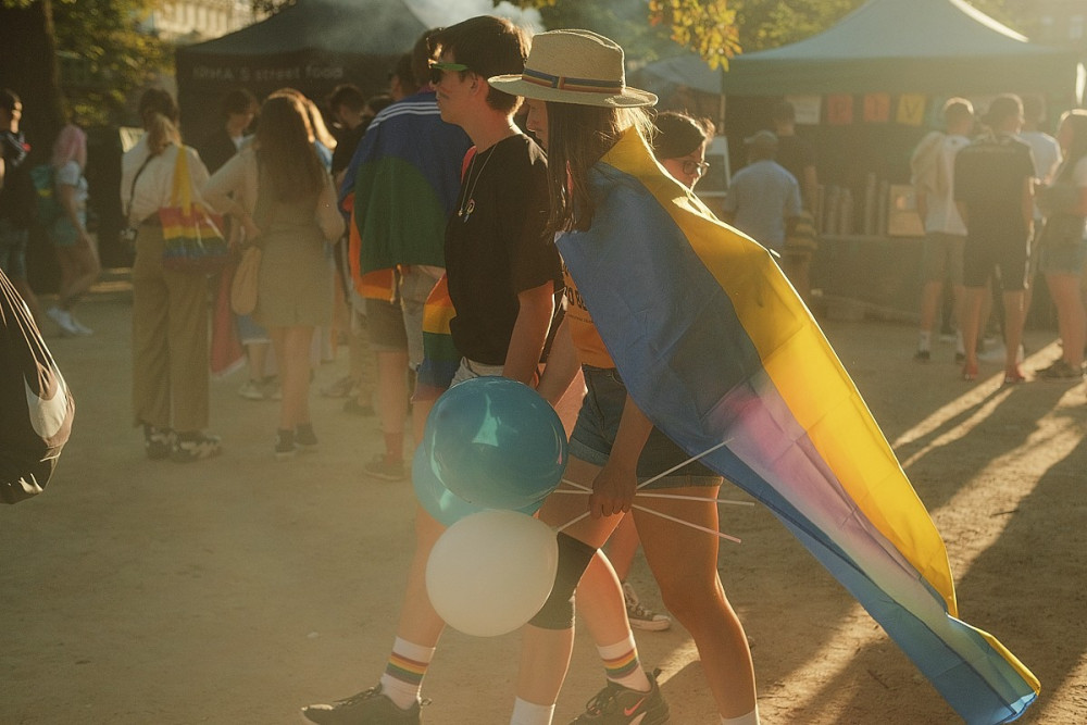 FOTOGALERIE: Praha září duhou. Proběhlo slavnostní zahájení Prague Pride