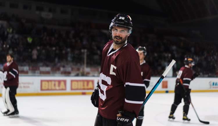 Výhru Sparty v hokejovém derby pražských S sledovalo v Holešovicích téměř sedm tisíc diváků