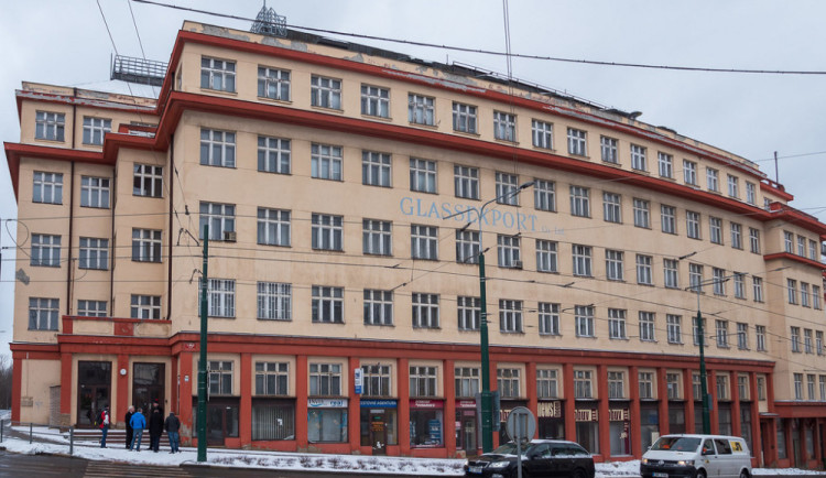 Skloexport zůstane státu, kraj se s ministerstvem nedohodl. Budova bude dál prázdná.