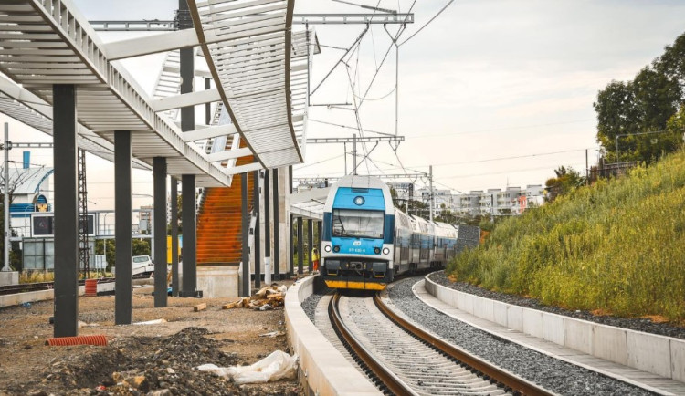 Na Černém mostě vzniknou dvě lávky. Umožní rychlý přestup z vlaku na metro