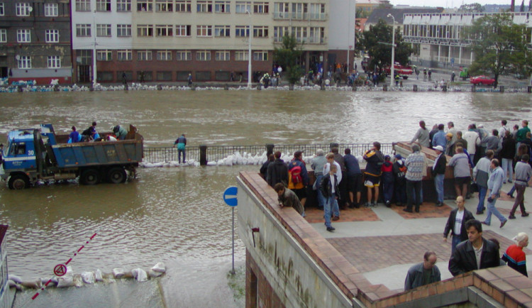 Dnes už by záplavy nenapáchaly takové škody jako před 20 lety, říká vedení Plzně.