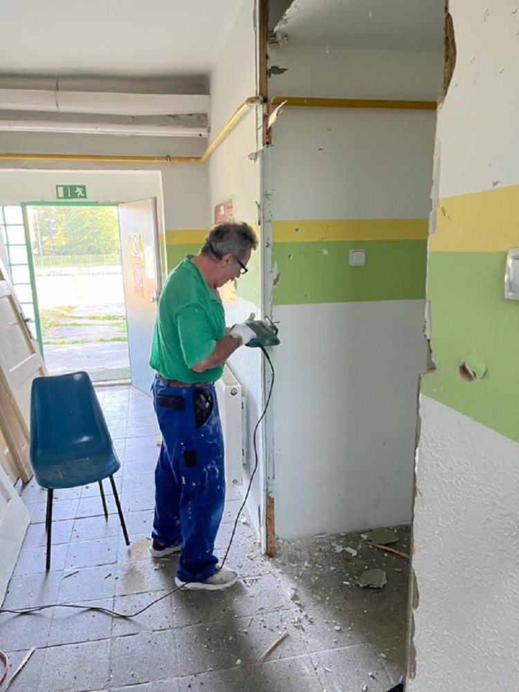 Sokolovští fotbalisté se dočkali. Odstartovala rekonstrukce stadionu