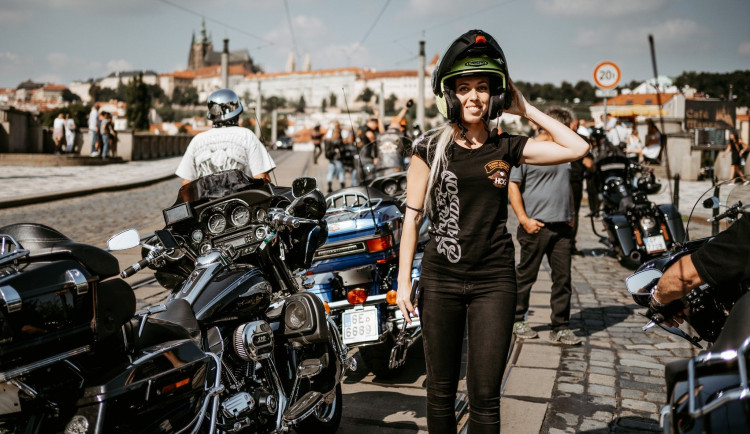 Motorkáři zaplaví Prahu. Přes centrum jich pojede osm set