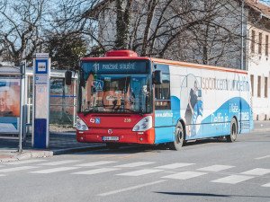 Budějckému dopravnímu podniku stále chybí řidiči. Pomohou Ukrajinci a Srbové?