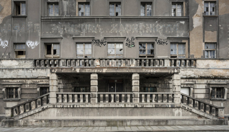 Čeká se bouřlivá diskuse zastupitelů, Plzeňský kraj chce jednat o odkupu zničených Městských lázní.