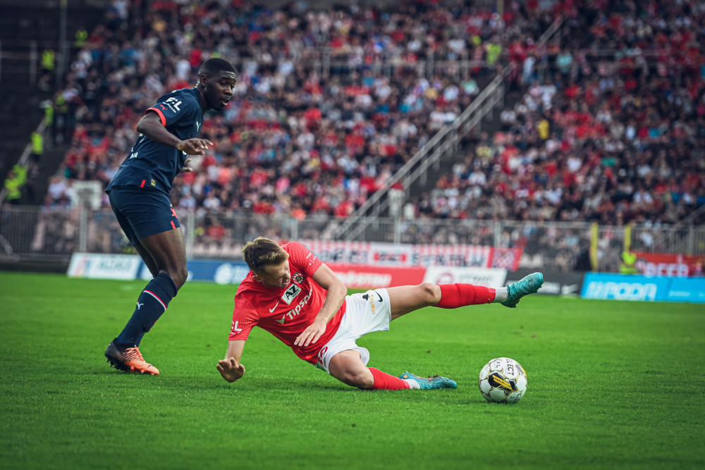 Fotbalisté Slavie vyhráli v Brně 4:0 a o dva body vedou neúplnou ligovou tabulku