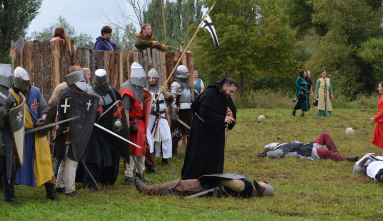 Totálním fiaskem skončila původně avizovaná pompézní akce, Templářský víkend naštval diváky i trhovce