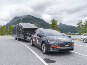 Slavný solární motýl Larso dorazí do Plzně, karavan poháněný energií slunce je na cestě kolem světa