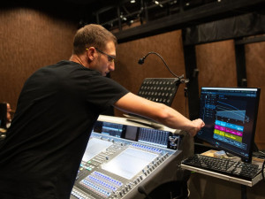 Unikátním systémem zvukové techniky s umělým dozvukem se pyšní Nová scéna Divadla J. K. Tyla v Plzni