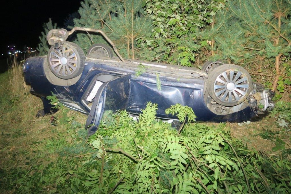 Pod vlivem drog riskantně předjížděl a zavinil vážnou nehodu. Ani nezastavil