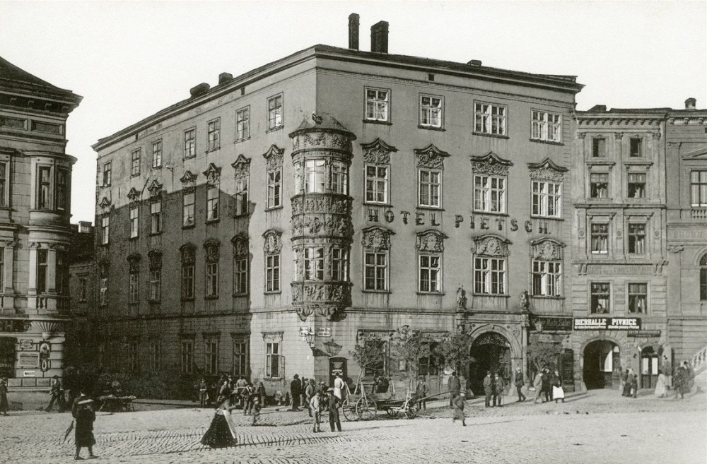 Hotel Pietsch, dole hospoda U Černého orla (1897)