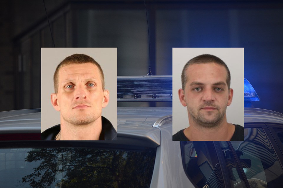 Policie pátrá po dvou mužích, kteří na Náchodsku přepadli a ukradli auto