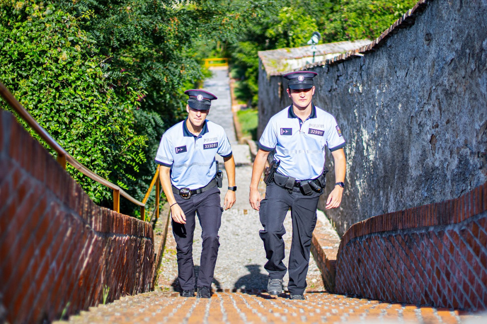 Setkání s kosmonautem, záhada zamčeného pokoje, šnek na dálnici. I to občas řeší policisté z Mohelnice