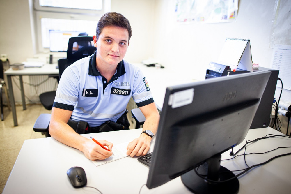 Setkání s kosmonautem, záhada zamčeného pokoje, šnek na dálnici. I to občas řeší policisté z Mohelnice