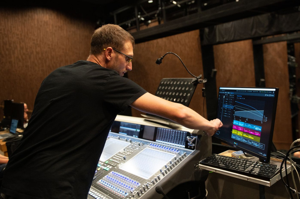 Unikátním systémem zvukové techniky s umělým dozvukem se pyšní Nová scéna Divadla J. K. Tyla v Plzni