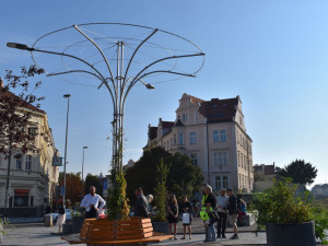 Praha instalovala zelené lampy. Inspirovala se v Singapuru