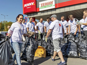 Veřejnost s PENNY uklidí podzimní Česko
