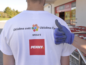 Veřejnost s PENNY uklidí podzimní Česko