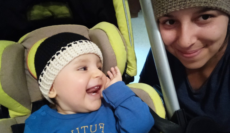 Malý Tadeášek onemocněl vzácným a nejvážnějším nervosvalovým onemocněním, díky léčbě dělá pokroky.