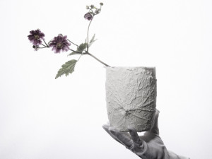 Vědci z liberecké univerzity vytvořili skleněnou porézní plastelínu. Využití najde nejen v designu interiéru