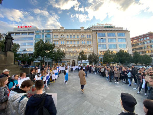 V centru Prahy se sešli Rusové. Požadují okamžité zastavení Putina