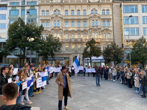 V centru Prahy se sešli Rusové. Požadují okamžité zastavení Putina