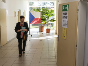 Poslední volební den začíná. Češi rozhodují o složení městských a obecních zastupitelstev