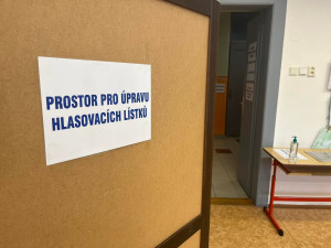 Poslední volební den začíná. Češi rozhodují o složení městských a obecních zastupitelstev