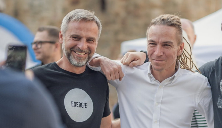 Předseda Pirátů Bartoš je proti plzeňské koalici ANO, Pirátů a STAN s podporou SPD.