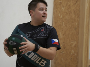 Z nudy založil vybíjenou v Praze. Rány míčem nebolí, nejčastěji se lámou prsty, říká Maty