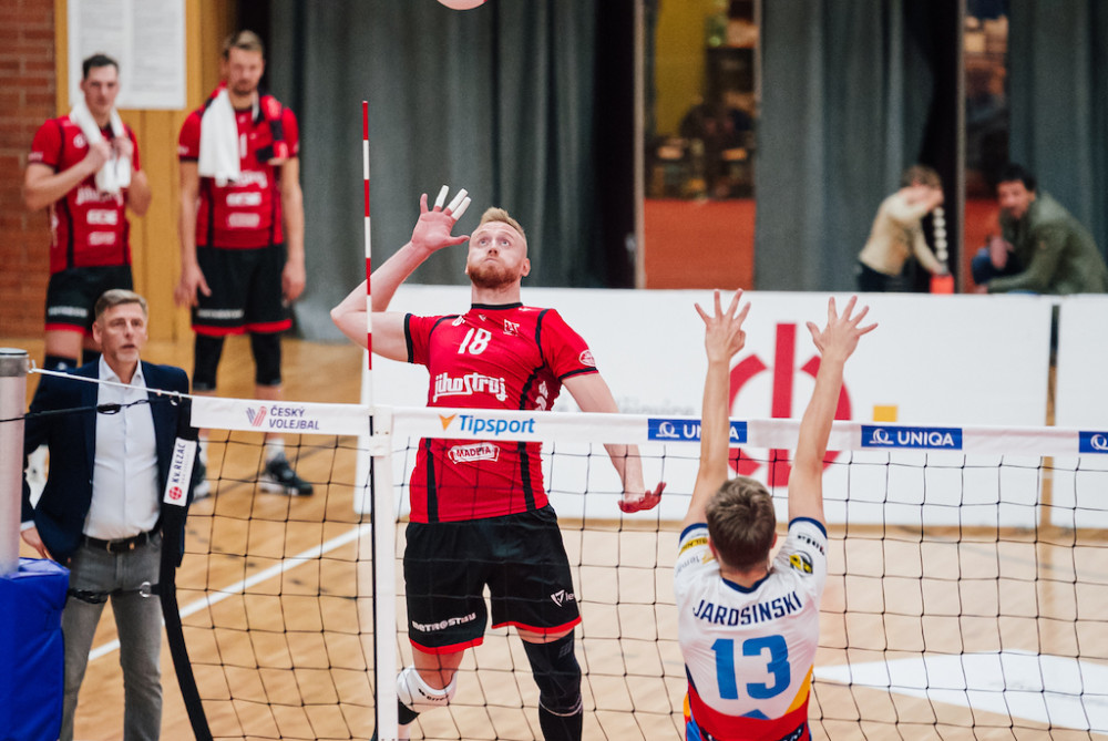 Jihostroj prohrál 0:3.