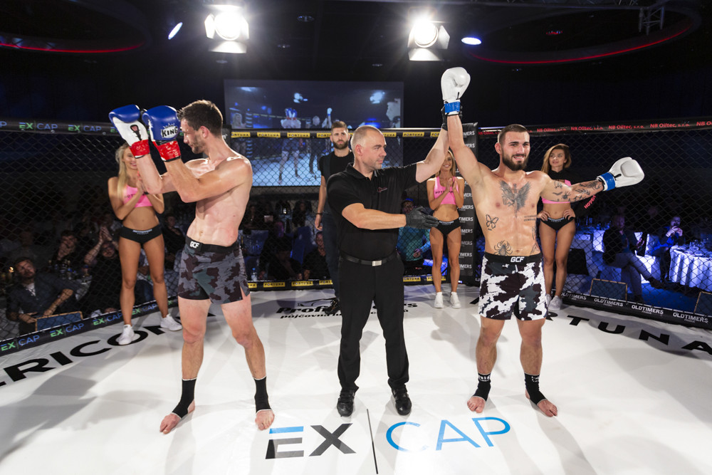 Oblíbený zápasník olomouckého klubu Smash Gym Pavel Hennrich ukončil kariéru, v posledním zápase ho porazil Petr Dvořáček