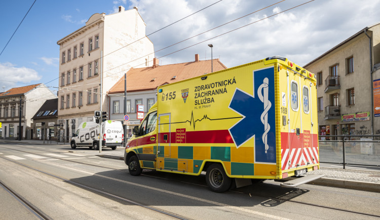 Čtyřiaosmdesátiletá řidička srazila o deset mladší chodkyni. Přehlédla jsem ji, omlouvala se