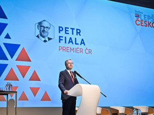 Prezident Zeman bude s premiérem Fialou jednat až 26. října