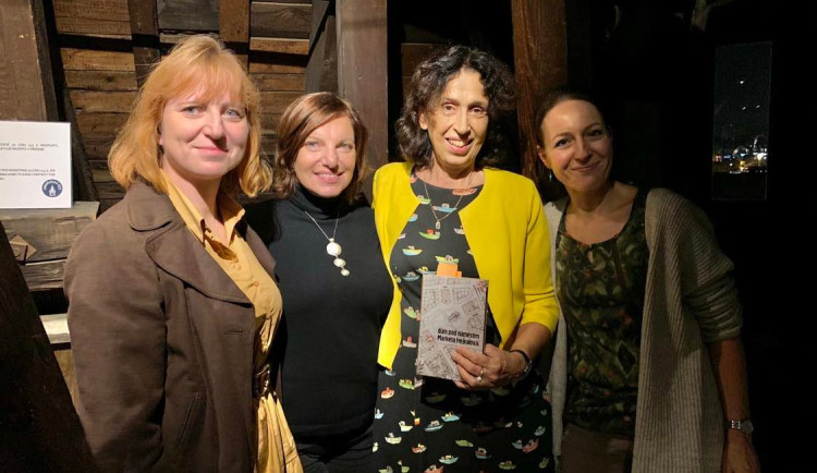 Markéta Hejkalová pokřtila v Jindřišské věži nový román Dům pod náměstím