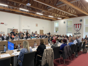 Stovka lidí, emotivní diskuze a Šlachtova premiéra. Pohořelice vřely kvůli volbám