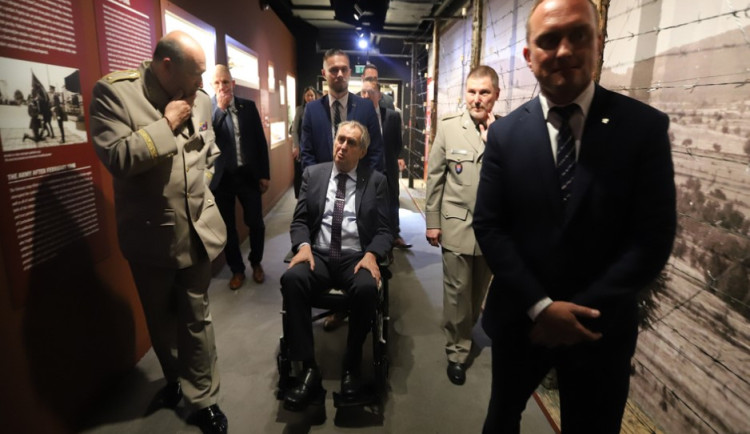 V Praze otevřelo opravené Armádní muzeum Žižkov. Dorazil i Zeman