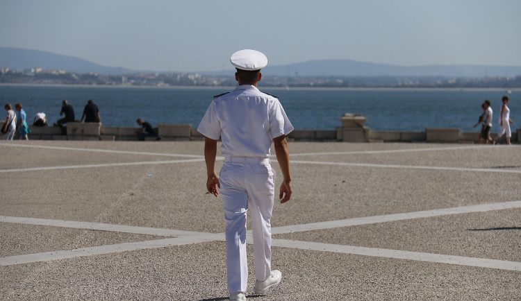 Seniorka si vysnila námořníka z Austrálie. Nápadník ji obral o 1,7 milionu korun