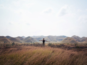 Přírodovědec v Africe zachraňuje slony. Jeho unikátní film The Elephangelist má premiéru v Olomouci