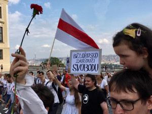 Bělorusové v Česku jsou často odříznutí od svých rodin, říká Běloruska