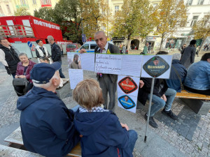 Na Václavském náměstí protestovaly tisíce lidí. Chtěly demisi vlády.