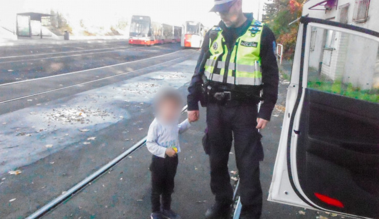 Čtyřletý chlapeček se ztratil v Praze. Cestoval tramvají, zachránil ho spolucestující