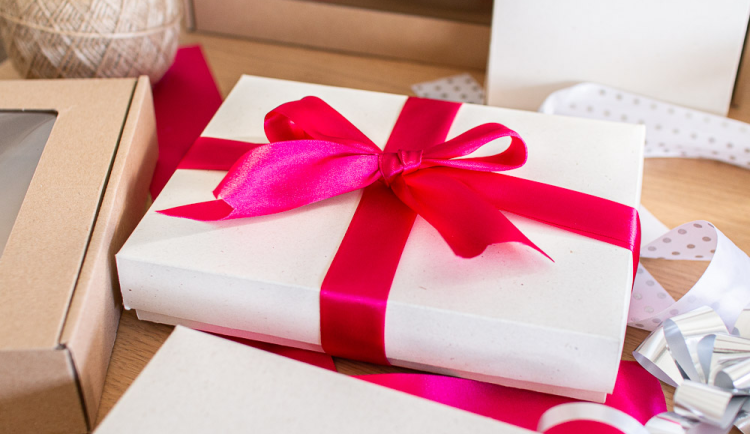 3 trendy, jak zabalit dárky letos o Vánocích