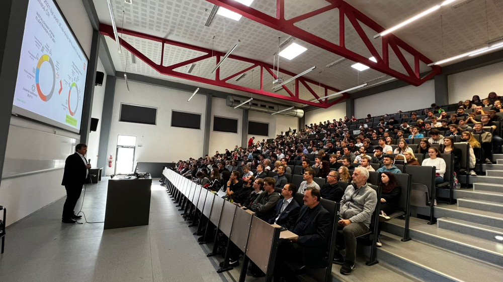 Odborníci a specialisté z praxe sdílejí své know-how s vysokoškolskými studenty