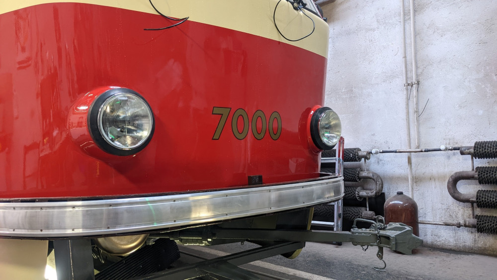 Brňané opravili retro šalinu z Prahy. Bude vozit cestující při mimořádných jízdách