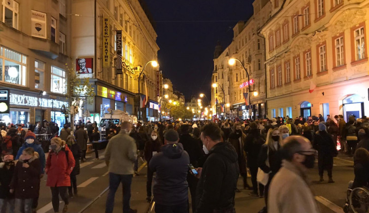 Na bezpečnost v ulicích Prahy budou během 17. listopadu dohlížet stovky policistů