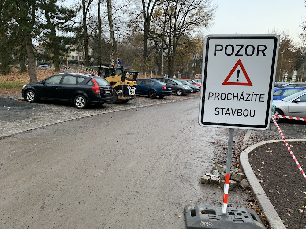 Bahno a pokračující stavba. Modernizace části ruprechtického sídliště se protáhla