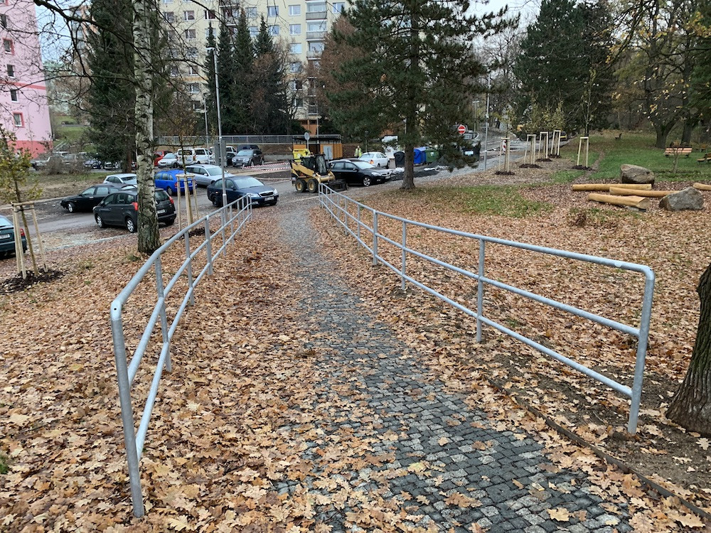 Bahno a pokračující stavba. Modernizace části ruprechtického sídliště se protáhla