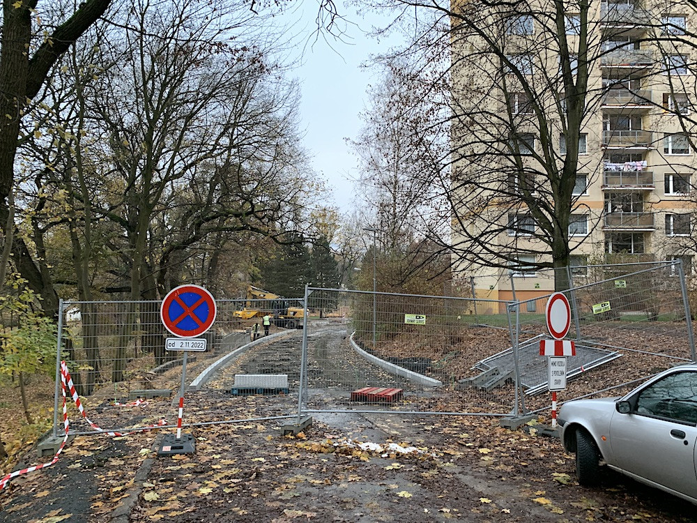 Bahno a pokračující stavba. Modernizace části ruprechtického sídliště se protáhla